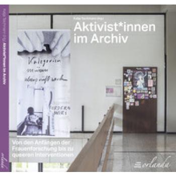 Aktivist*innen im Archiv